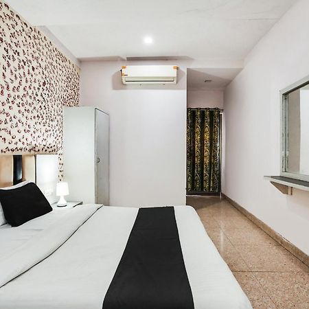 Hotel O Crystal Ahmedabad Exterior photo