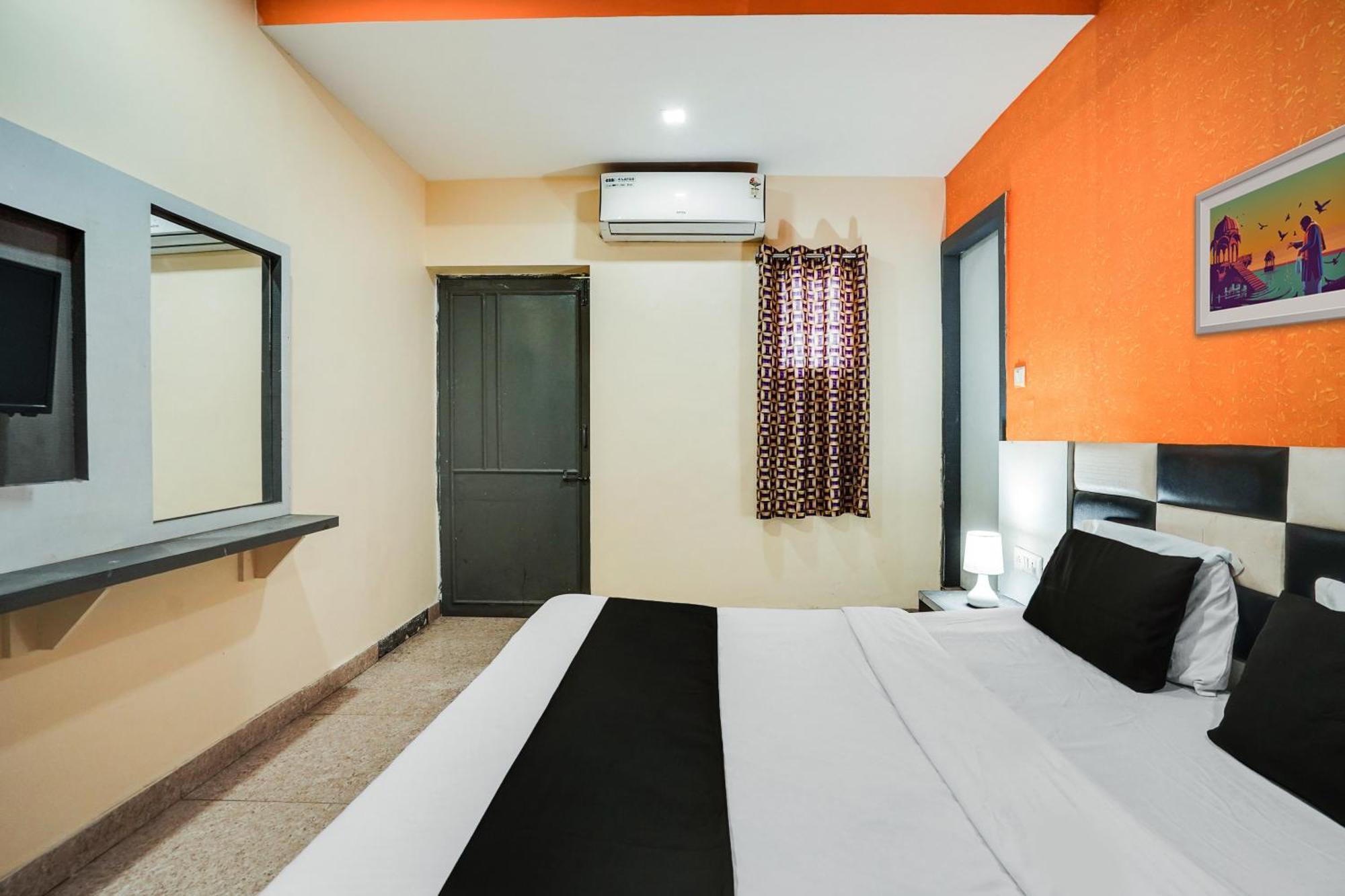Hotel O Crystal Ahmedabad Exterior photo