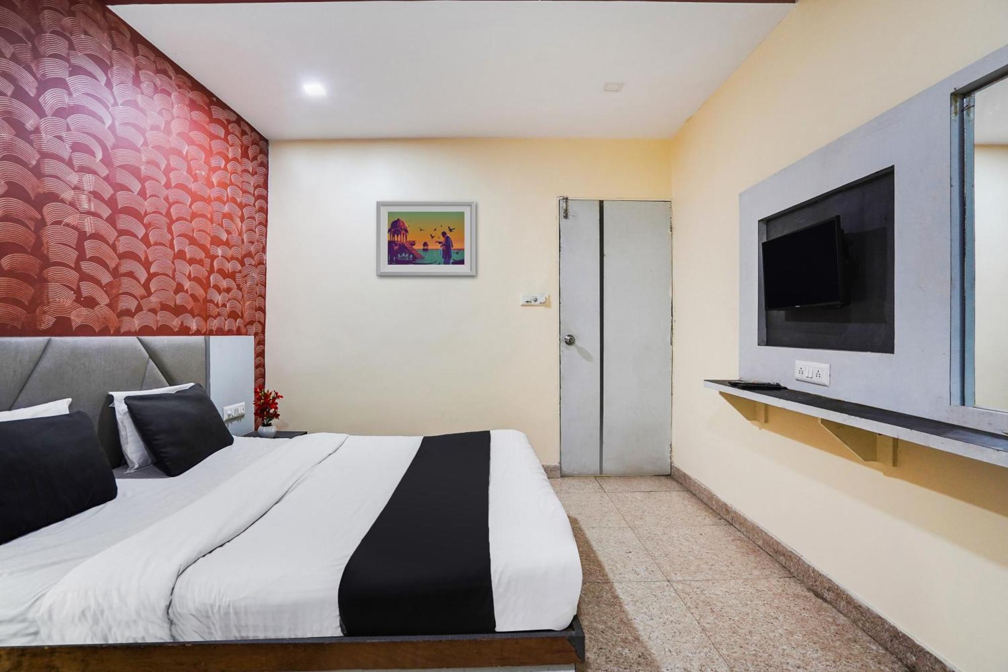 Hotel O Crystal Ahmedabad Exterior photo