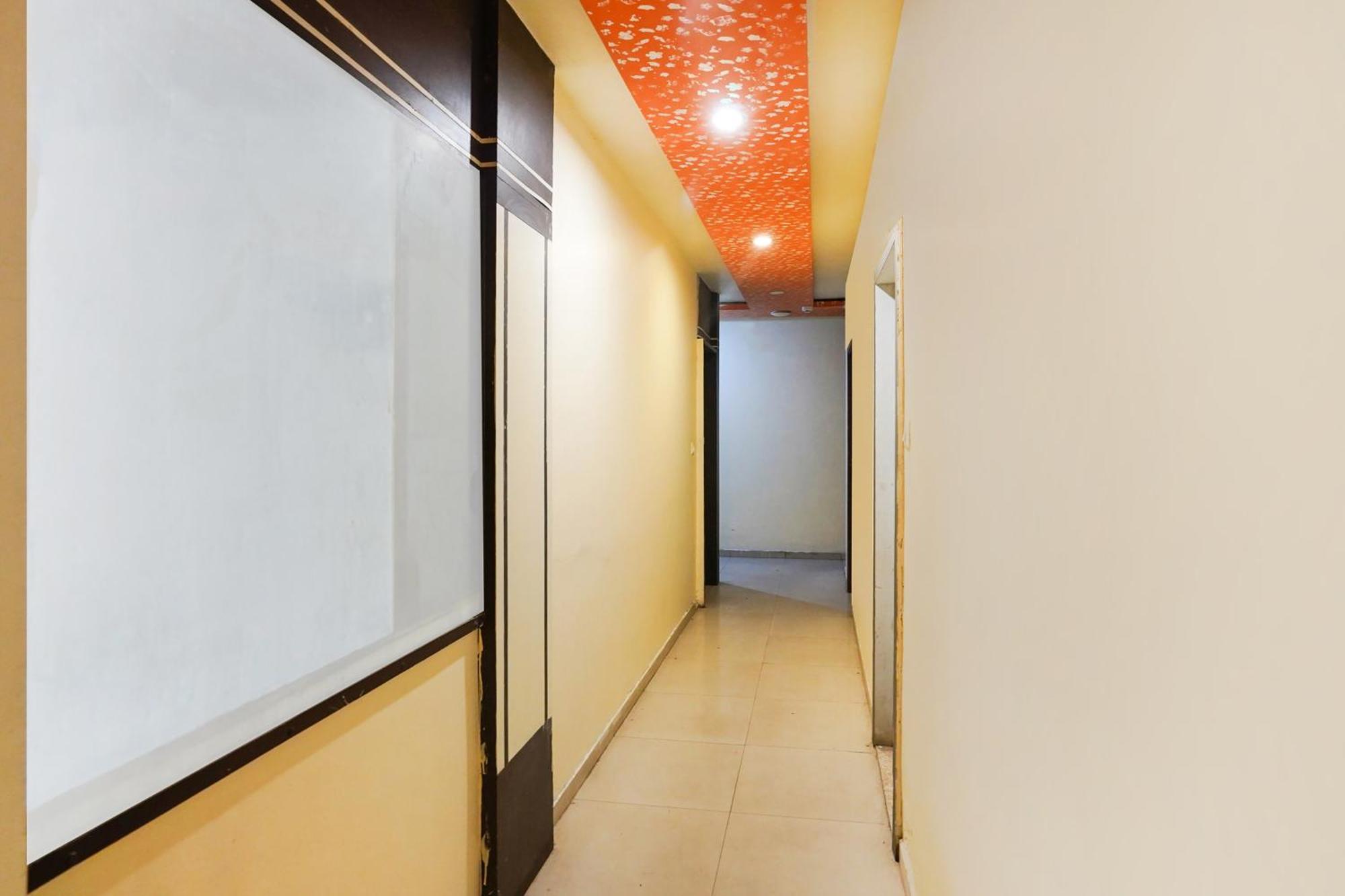 Hotel O Crystal Ahmedabad Exterior photo