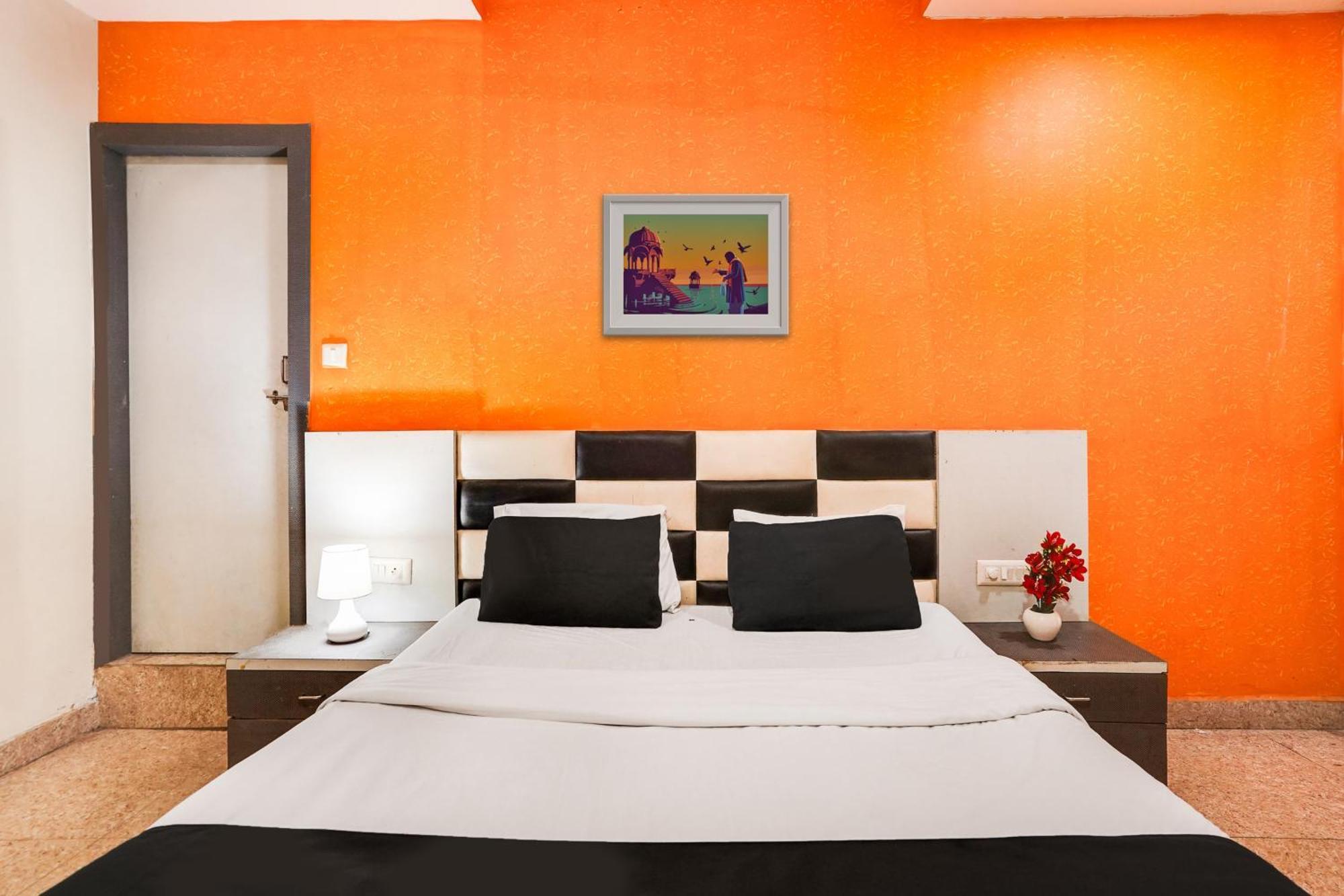 Hotel O Crystal Ahmedabad Exterior photo